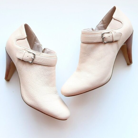 Alfani Shirlee Cream Leather Almond Toe Heeled Ankle Boots Booties 8.5 - Picture 15 of 15